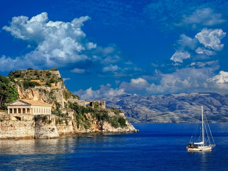 hellenic-temple-at-corfu-island