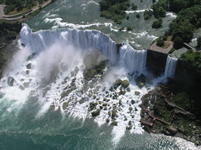 arial_shot_of_the_american_falls