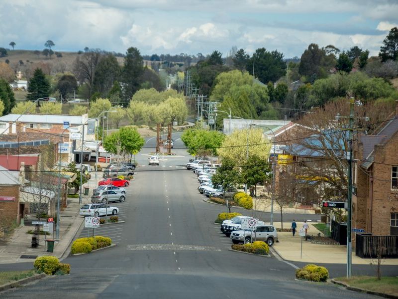 no-traffic-on-a-main-street-of-a-small-little-town-2026-01-06-10-44-59-utc