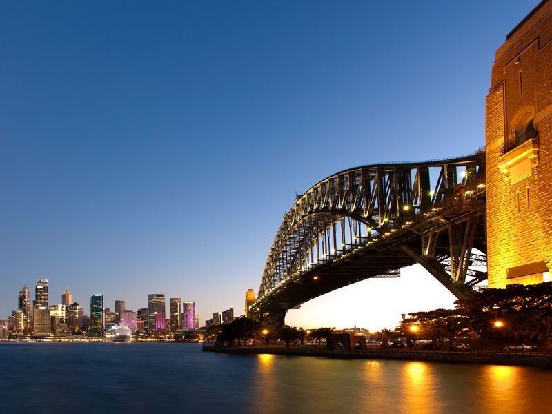 sydney-harbour-at-dusk-2026-01-05-00-55-41-utc