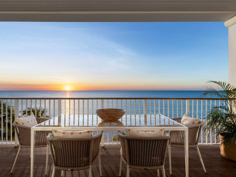 Travel_Advisor_Asset-BNG-Room-4RT-Balcony-3