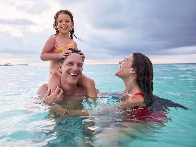 Travel_Advisor_Asset-BTC-Lifestyle-Ocean-Sunset-Family-1