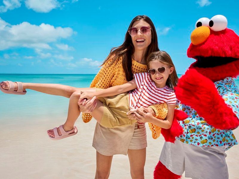 Travel_Advisor_Asset-BTC-Sesame-Street-Family-on-Beach-3