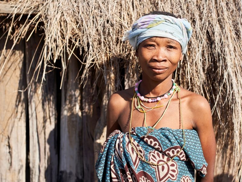 khoisan-tribe-woman-chomipapa-angol