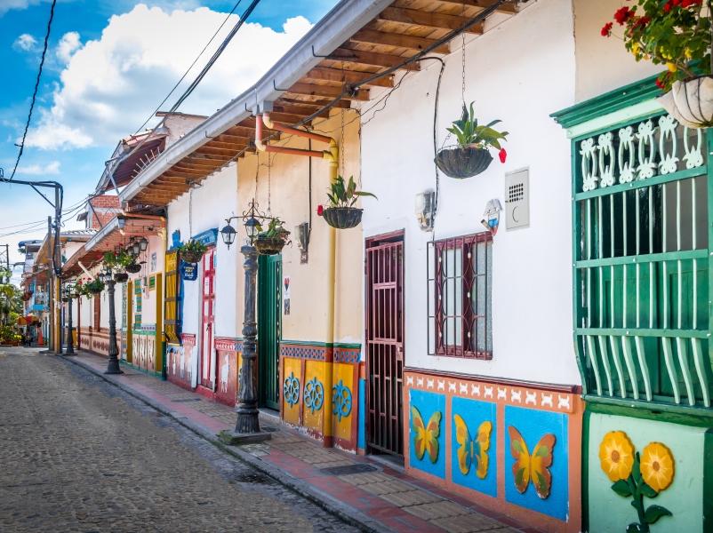 colorful-house-guatape-colombia