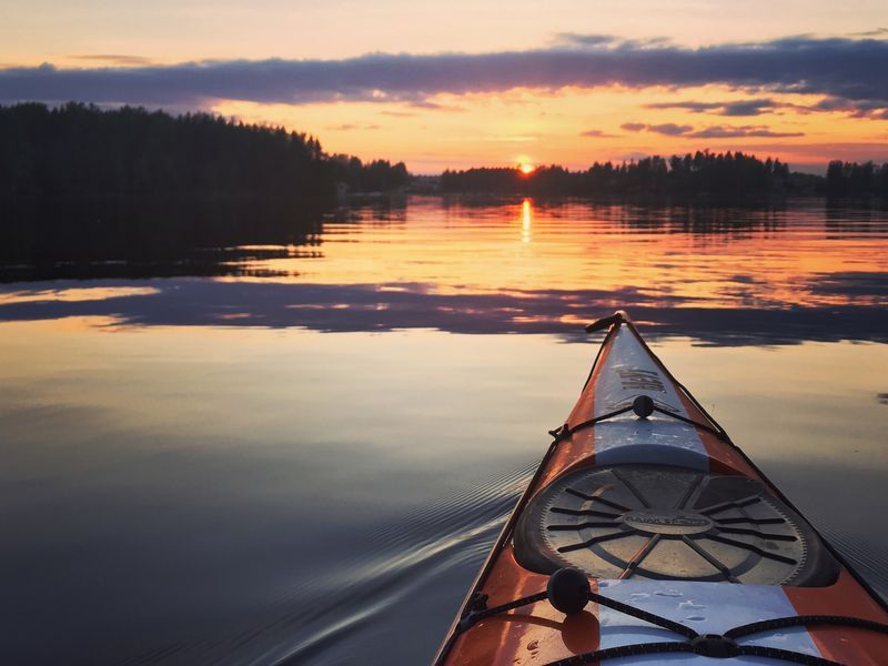 SUNSET_BY_THE_LAKE_PHOTO_Milla_Kyllnen