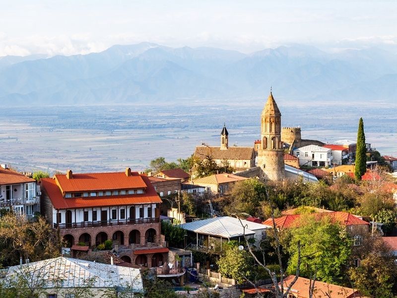 signagi-town-with-cathedral-over-alazan-valley