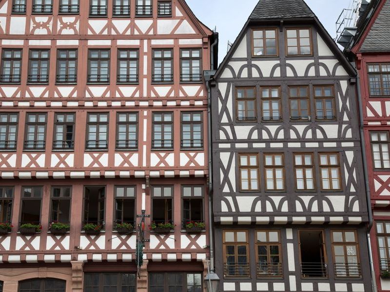 romerberg-square-building-facade-frankfurt-germa-2026-03-26-01-22-03-utc
