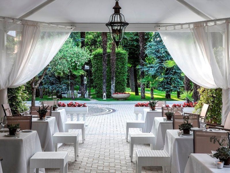 14_-_AGH_-_Etoile_Restaurant