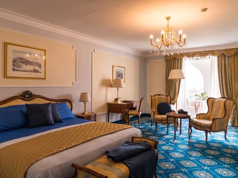 18_-_AGH_Deluxe_Panorama_Room