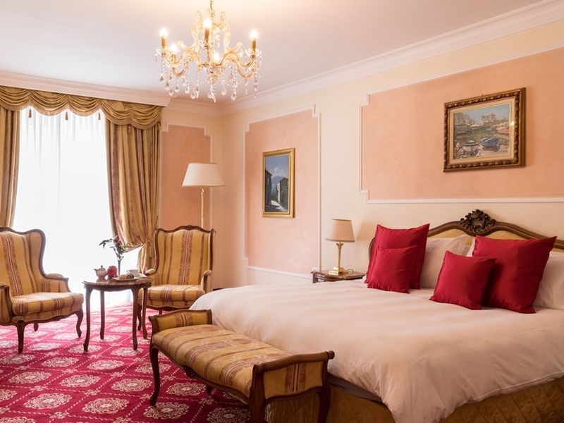 20_-_AGH_Junior_Suite