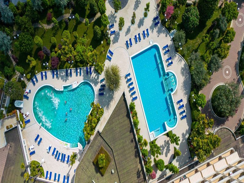 7_-_LR_Piscine_esterne