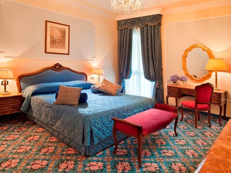 16_-_DT_-_Superior_Room