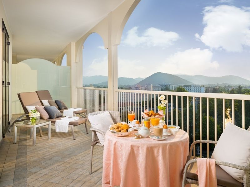 18_-_TV_-_Imperial_Suite_Luxury_Balcony