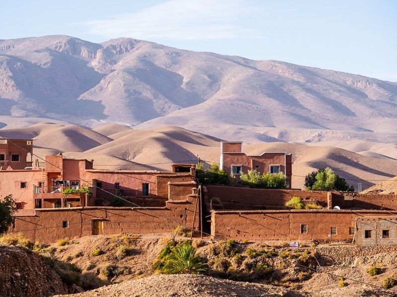 nature-rocks-houses-and-mountains-in-dades-gorge