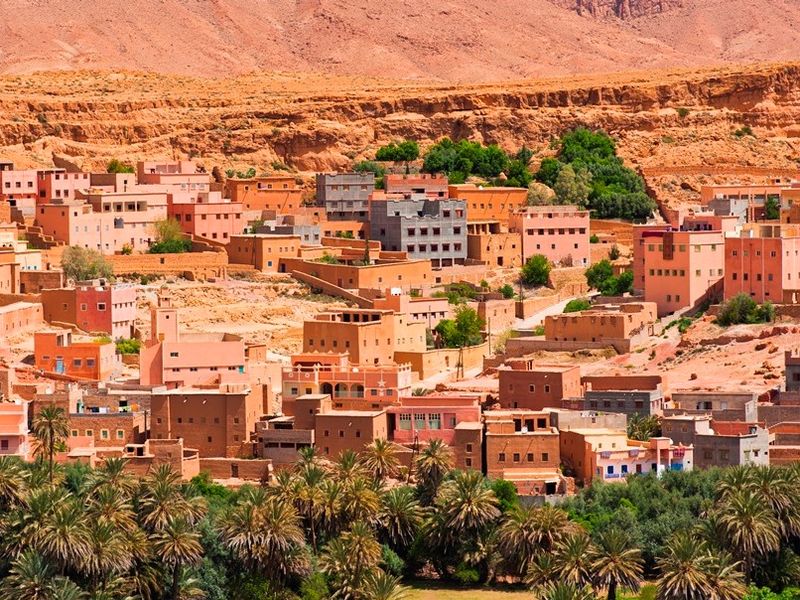 typical-remote-moroccan-desert-town-on-the-road