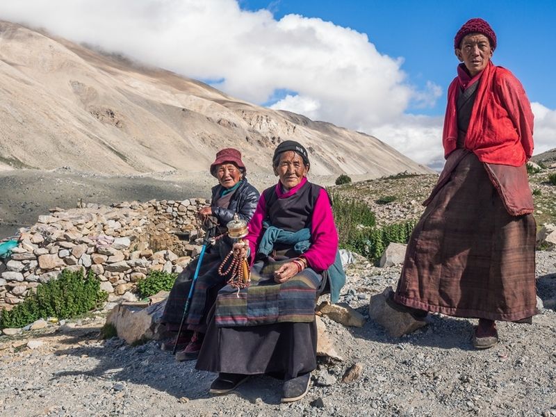 tibet-august-29-2014-ethnic-women-in-mountaino