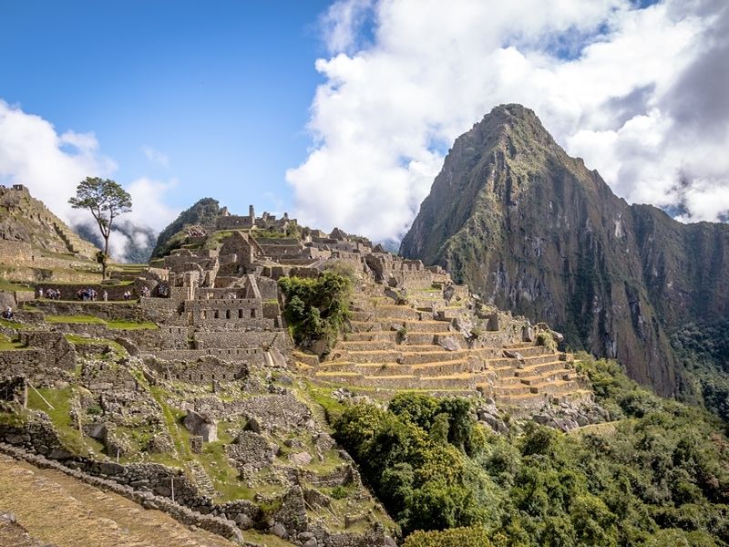 machu-picchu-inca-ruins-sacred-valley