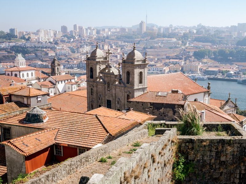 historic-cityscape-view-featuring-rooftops-and-arc-2026-01-07-01-43-21-utc