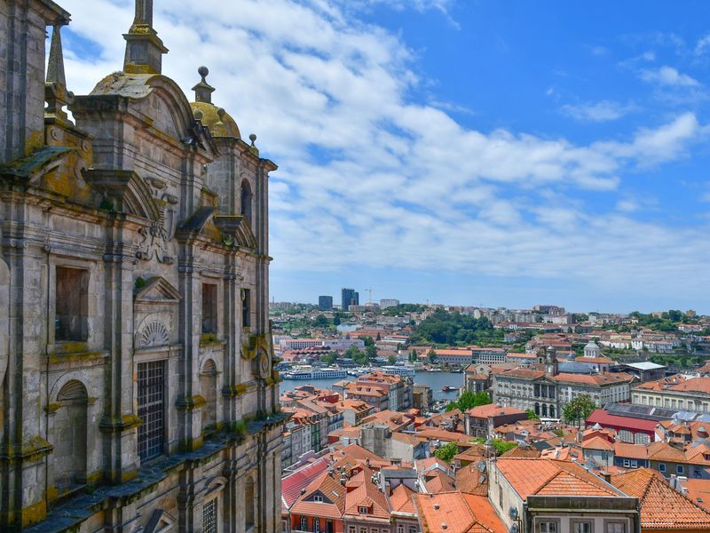 scenic-view-of-porto-portugal-on-a-sunny-day-2026-03-18-12-14-50-utc