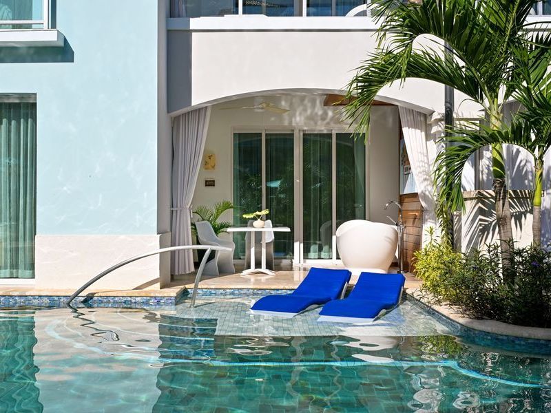 Travel_Advisor_Asset-SBR-Room-SUP-PoolToBalcony