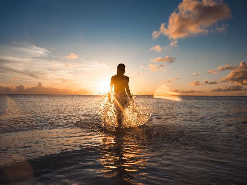 Travel_Advisor_Asset-SCR-Lifestyle-Woman-Walking-Ocean-Sunset