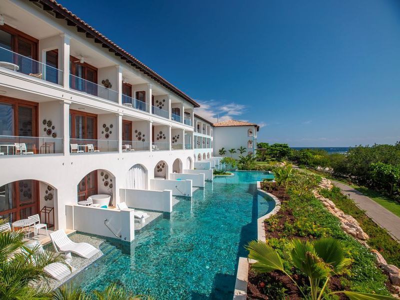 Travel_Advisor_Asset-SCR-Grounds-Swim-up-Block