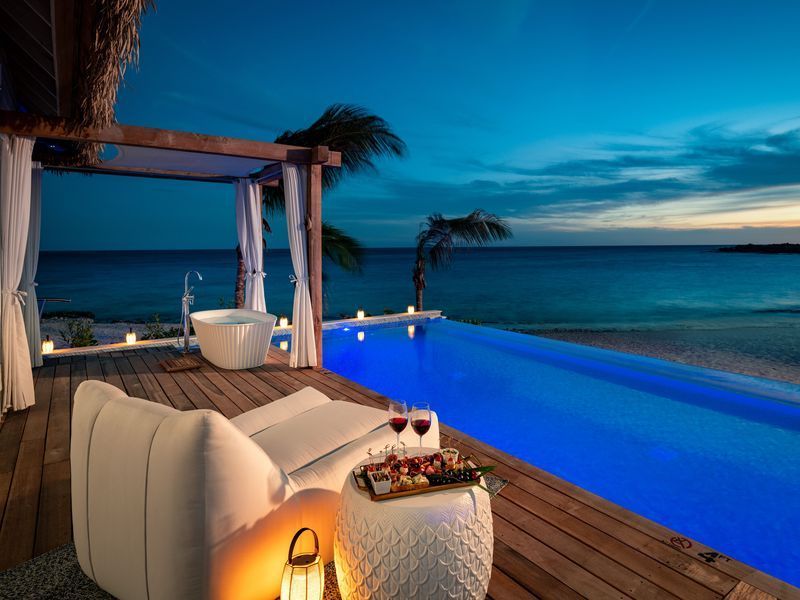 Travel_Advisor_Asset-SCR-Room-ASP-Patio-Pool-1