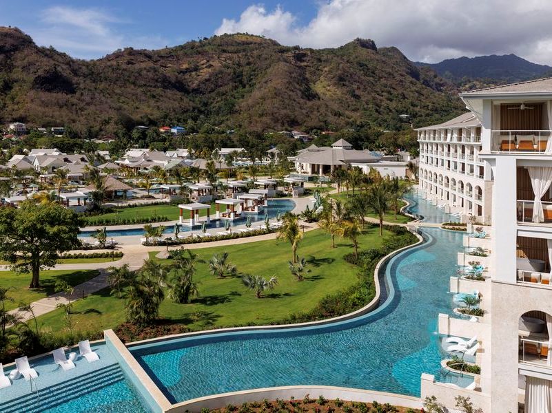 Travel_Advisor_Asset-SSV-Grounds-Swim-up-Pool-3