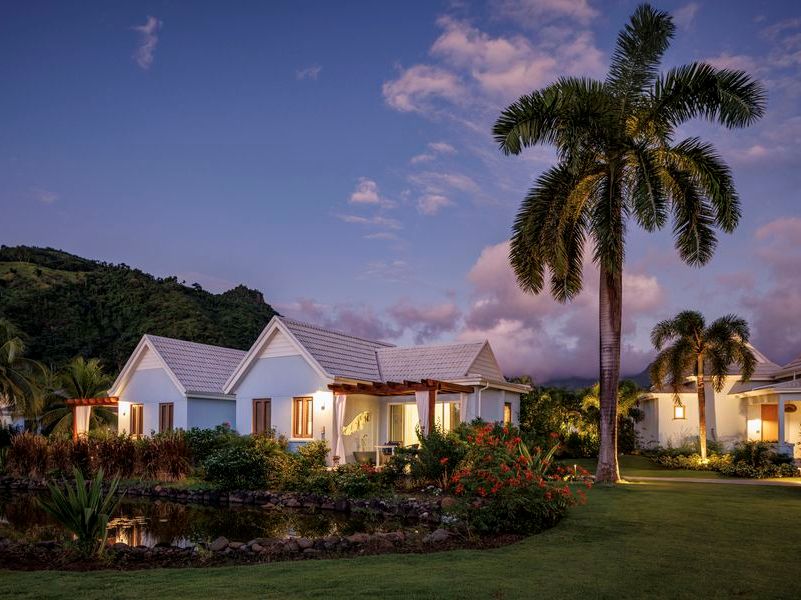 Travel_Advisor_Asset-SSV-Grounds-Villa-Pond-Night