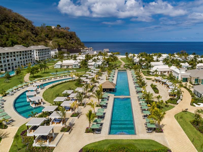 Travel_Advisor_Asset-SSV-Pool-Main-Pool-Drone-Ocean-1