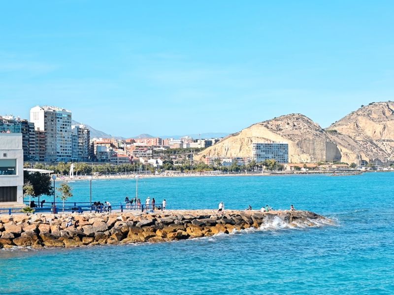 stone-shore-in-alicante