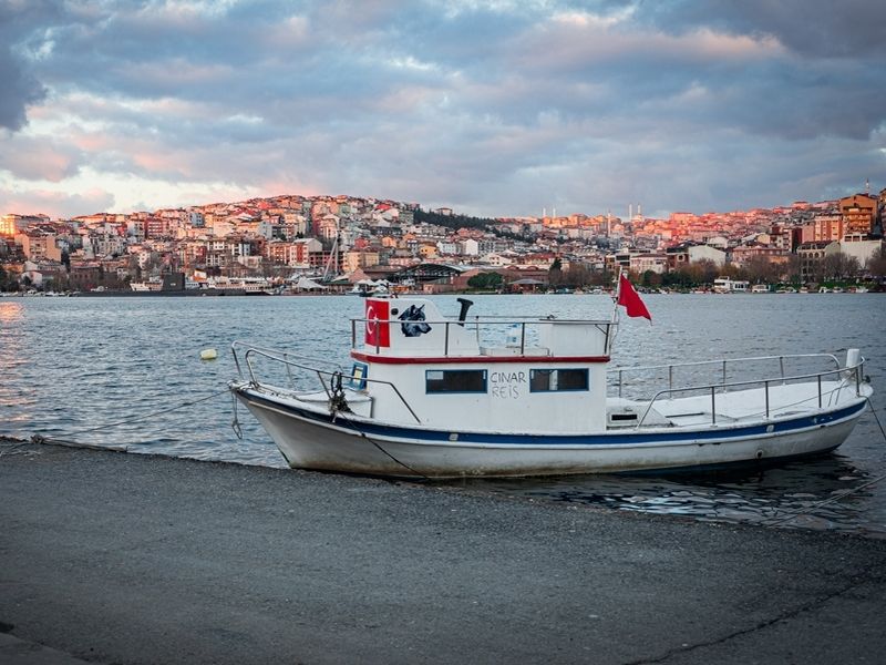 boat-in-the-harbour-in-istanbul-city