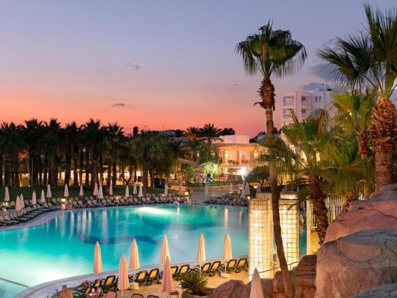 seven_seas_hotel_blue_3