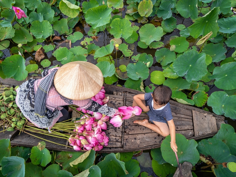 top-view-of-vietnamese-boy-playing-with-mom