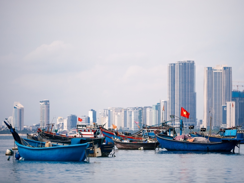 vietnamese-flag-on-fishing-boat